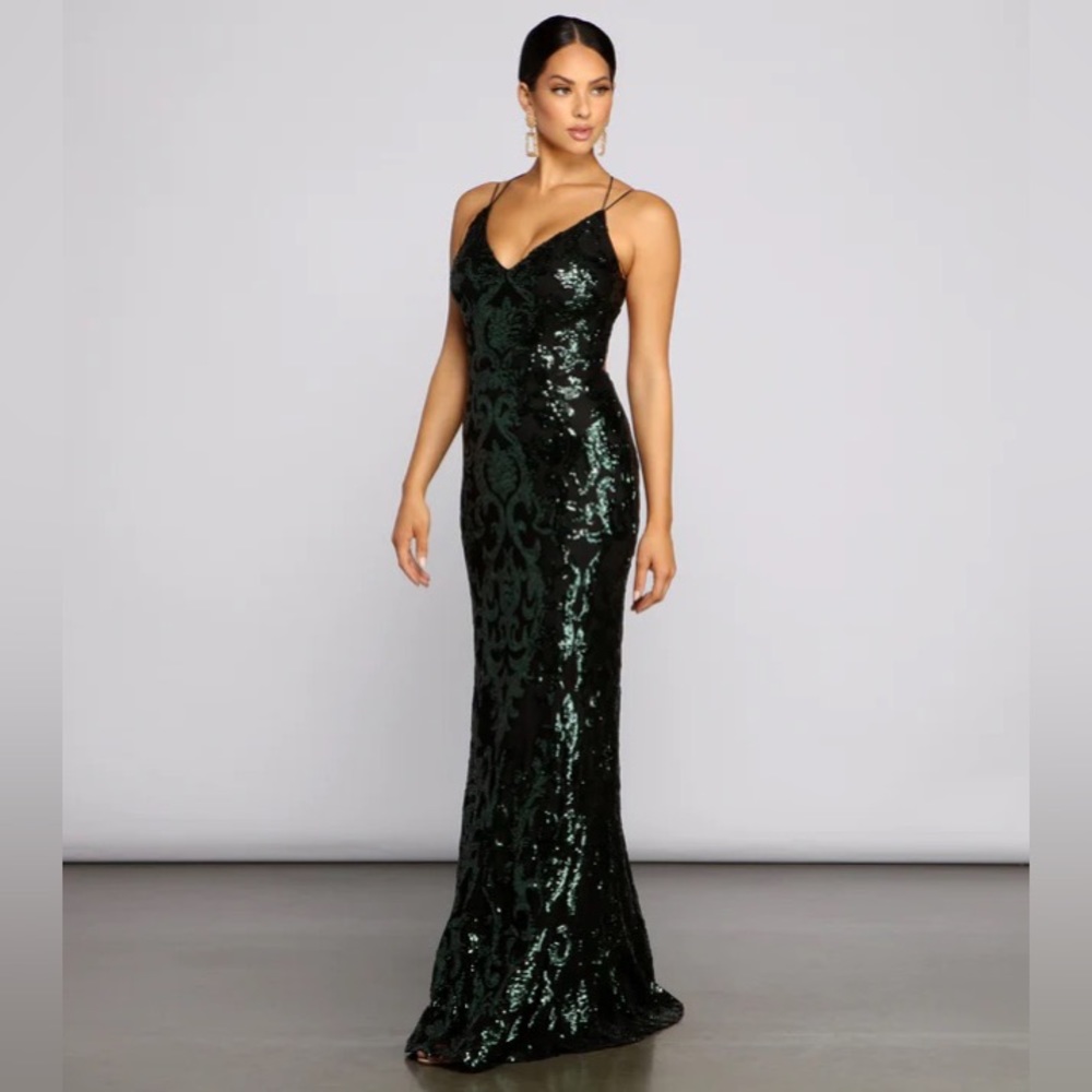 WINDSOR “LILA” FORMAL OPEN-BACK SEQUIN MERMAID DRESS